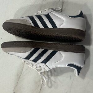 (Lightly used) White Adidas Sambas - Size 7